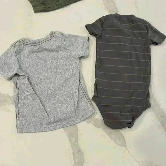 Boy’s Simple Joys by Carter Dinosaur Set of 24 Month Clothing - 2 Pants/2 Shirts - Picture 7 of 7